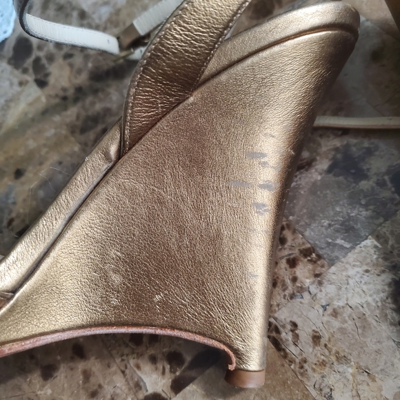 Burberry Gold Leather heeled wedge - Picture 5 of 6